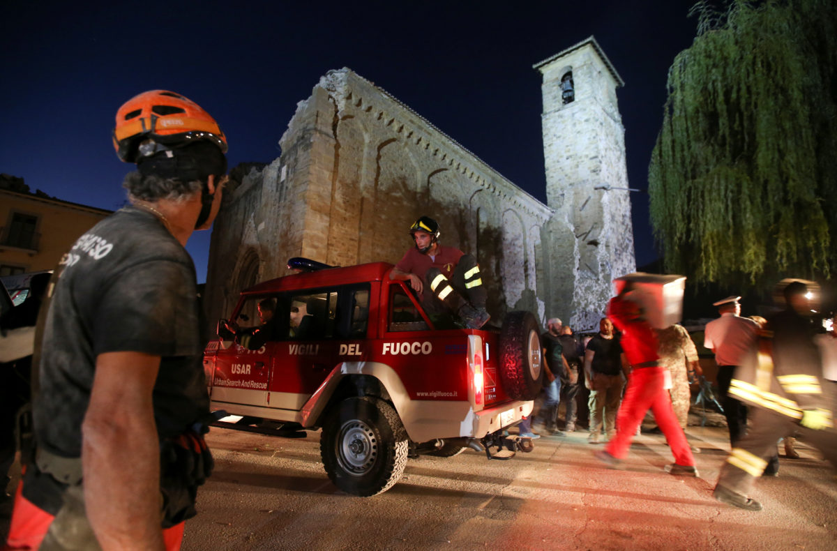 Rescuers work following the earthquake in Amatrice, central Italy, August 24, 2016. REUTERS/Stefano Rellandini