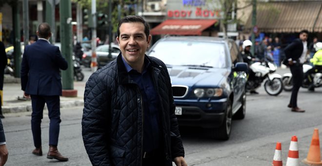 Ο πρωθυπουργός προσέρχεται στην Πολιτική Γραμματεία του ΣΥΡΙΖΑ το απόγευμα (ΑΠΕ-ΜΠΕ/ΣΥΜΕΛΑ ΠΑΝΤΖΑΡΤΖΗ)
