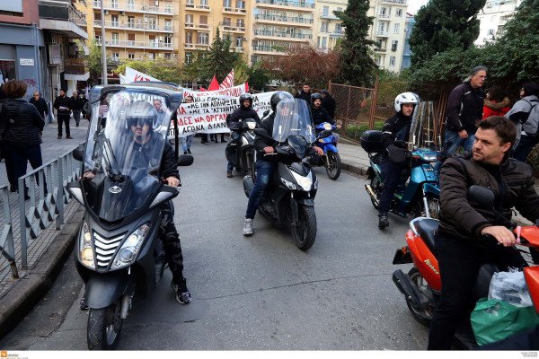 Ερχεται ν/σ για τους ντελιβεράδες - To μπαλάκι στους εργοδότες για το κράνος και την ασφάλειά τους