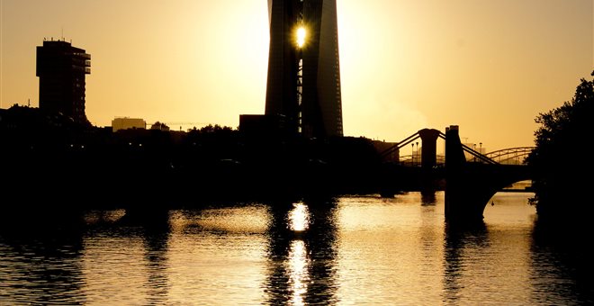 Ο πύργος της ΕΚΤ στην Φρανκφούρτη (AP Photo/Michael Probst)