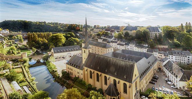 Στην επιφάνεια το Λουξεμβούργο λαμβάνει 6,6 εκατομμύρια δολάρια επενδύσεων ανά κάτοικο (Shutterstock.com)